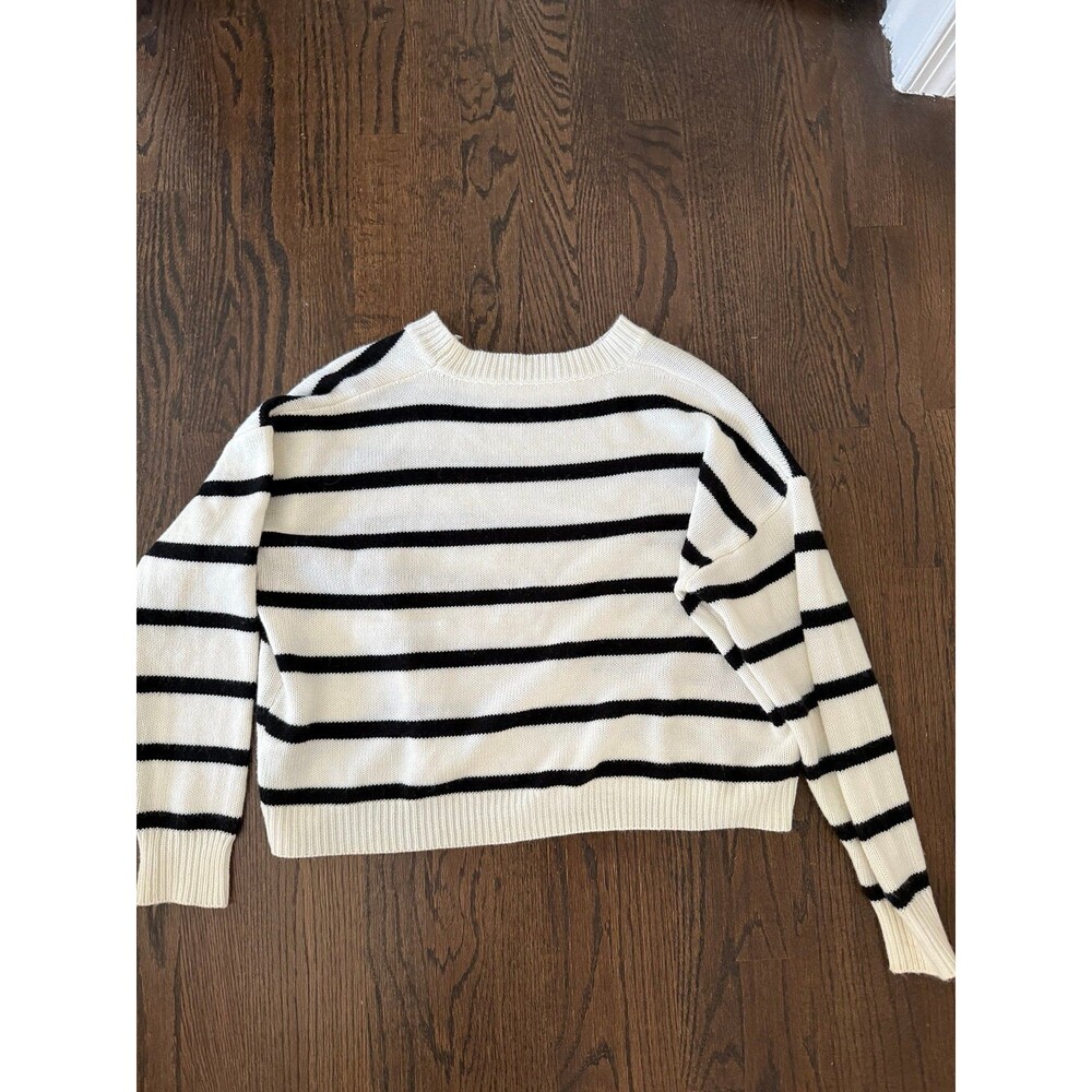 sweater - Picture 4 of 4
